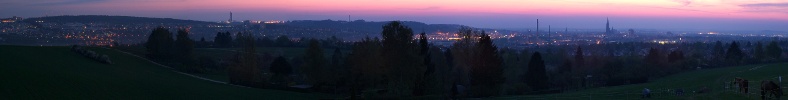 Fixed-Zoom: Nachtpanorama Um-Eselsberg